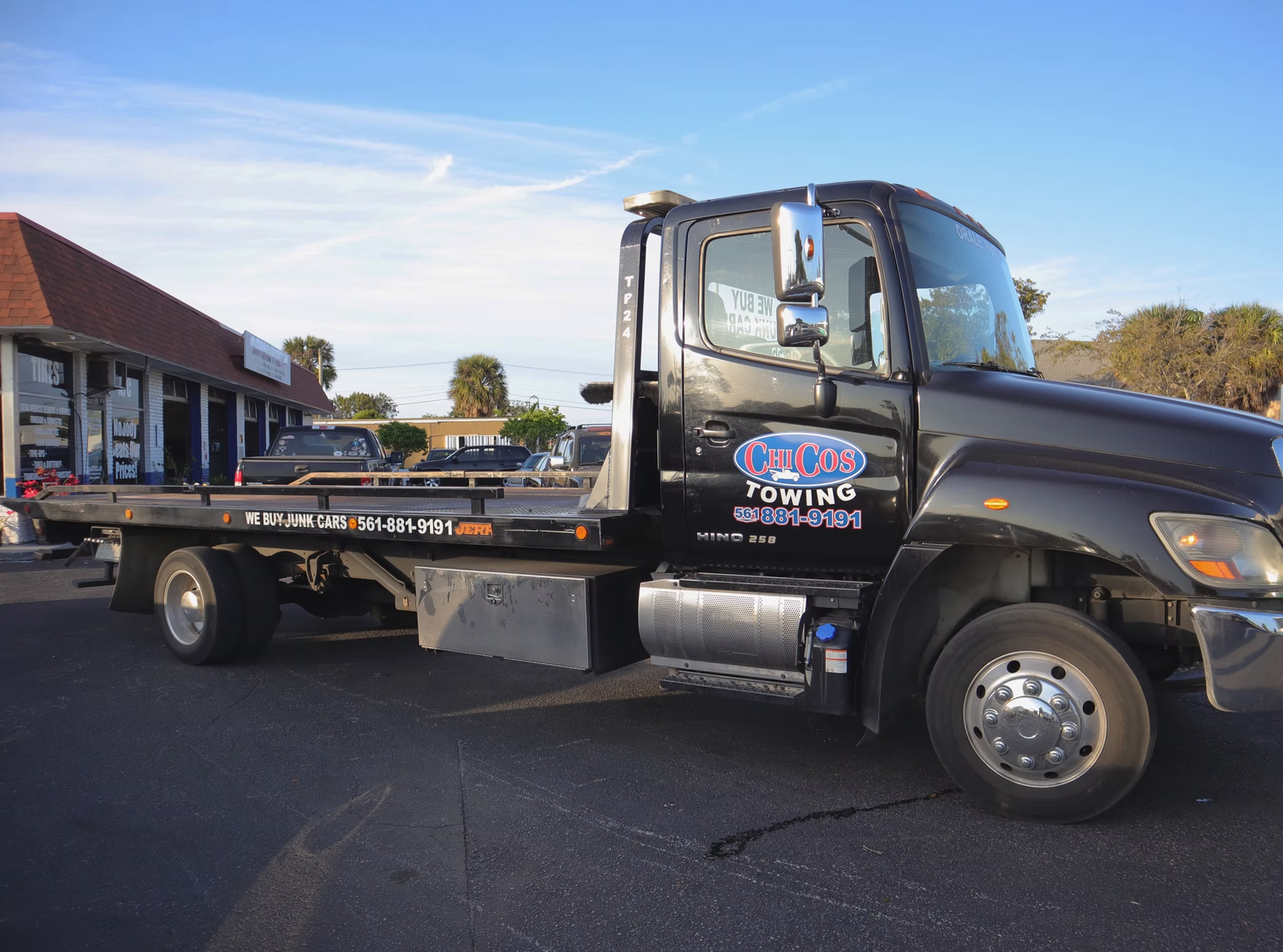 Chico's Towing professional tow truck providing emergency roadside assistance in Lake Worth Beach, Florida